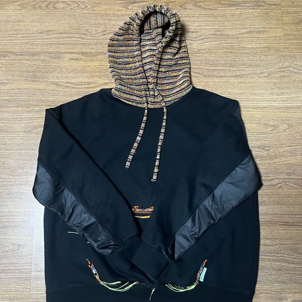 앤더슨벨 콘트라스트 후디