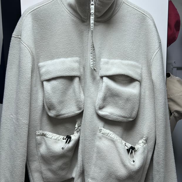 언어펙티드 플리스(에크루 색상)