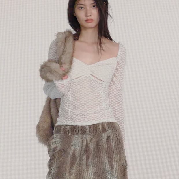 Cerric lace under cut-out top 구해요