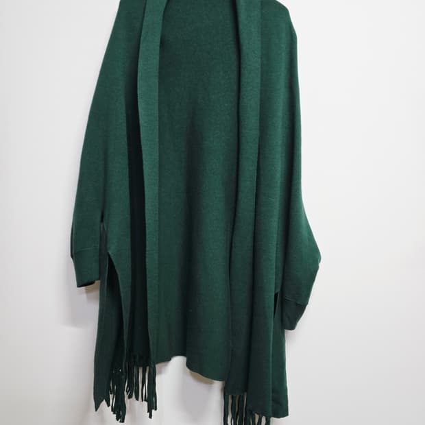 산드로 케이프 그린색상 니트 숄 가디건 프린지 장식