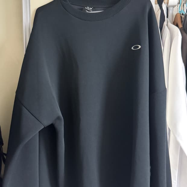 오클리 맨투맨 판매 합니다 