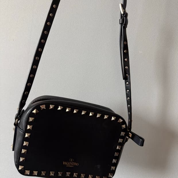 발렌티노 락스터드 카메라백