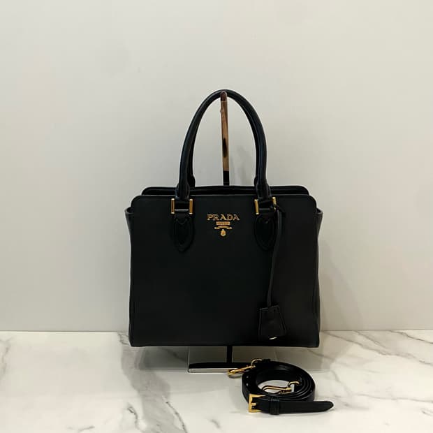 프라다 메탈로고 사피아노 토트백 크로스백 블랙 1BA163