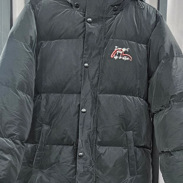 (남녀공용)에비수 레귤러핏 등판 그래피티 덕다운 점퍼 S