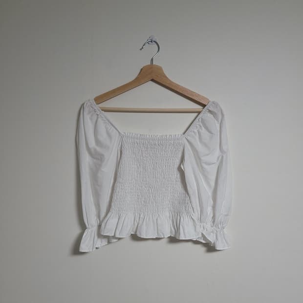 (26) ZARA 자라 크롭 스모크 밴딩 프릴 블라우스 화이트
