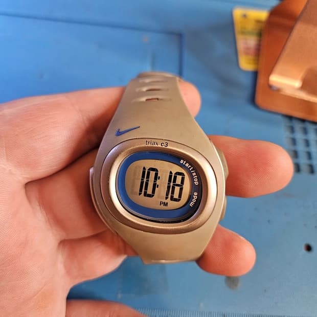 나이키 트라이액스 C3 워치 그레이 SM0013