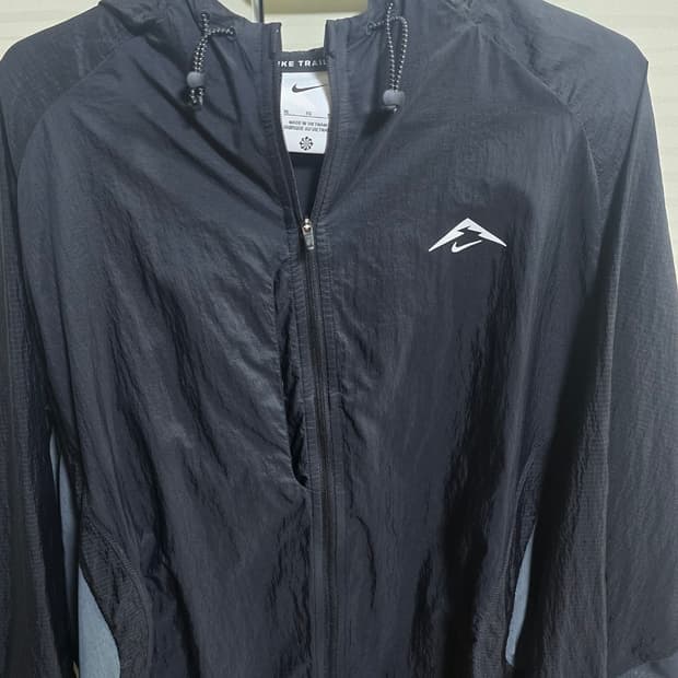 나이키 트레일 에어리즈 바람막이