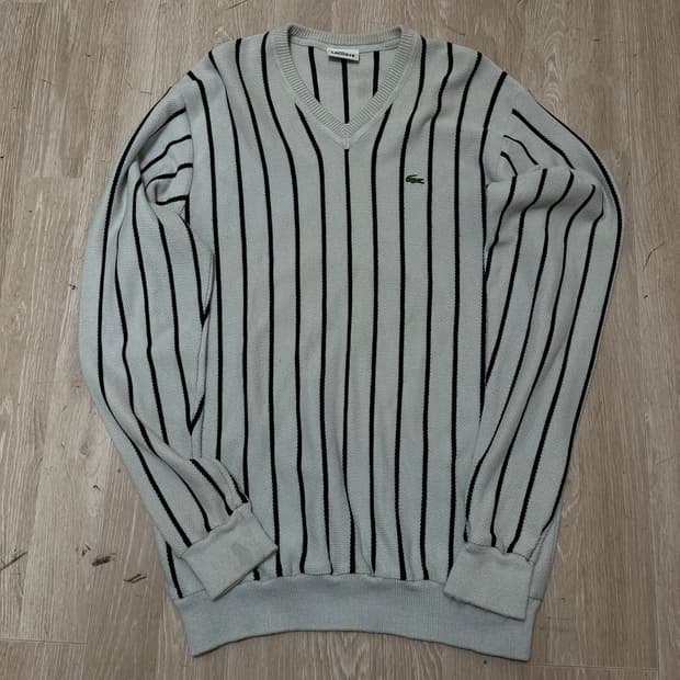 라코스테 스트라이프 자수로고 브이넥 니트 5사이즈