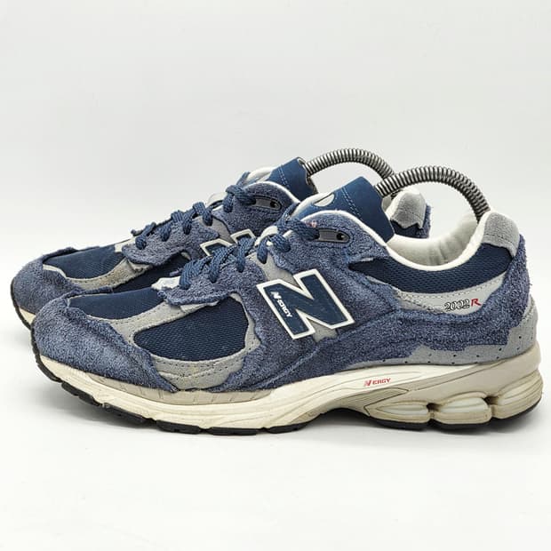  뉴발란스 2002R 프로텍션 팩 네이비 (265 D) 