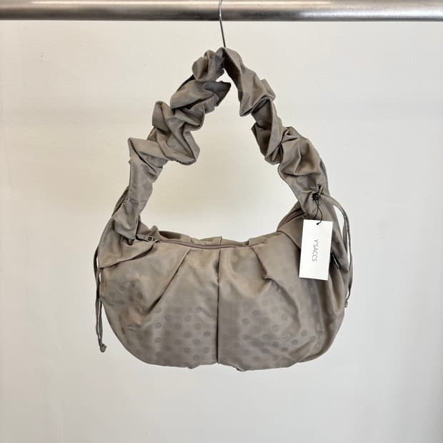 Y’SACCS 요지야마모토 도트 숄더백