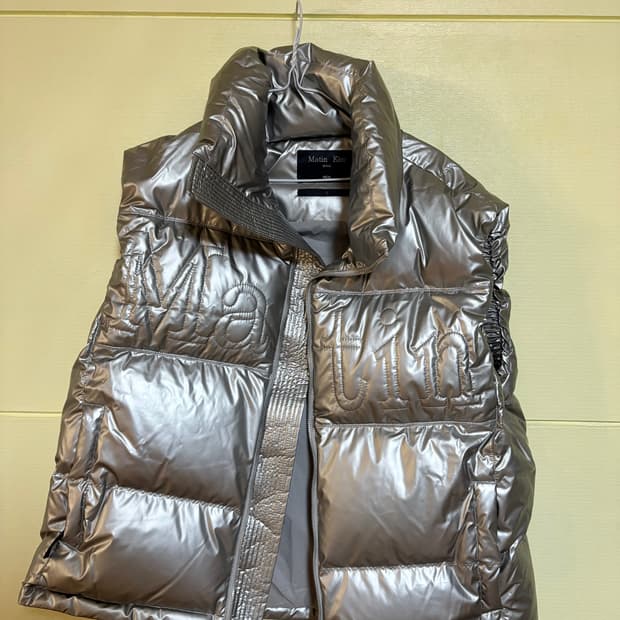 마뗑킴 빅 로고 포인트 다운 조끼