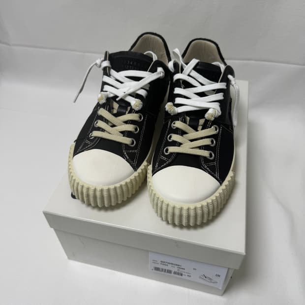 메종 마르지엘라 뉴에볼루션 스니커즈 42