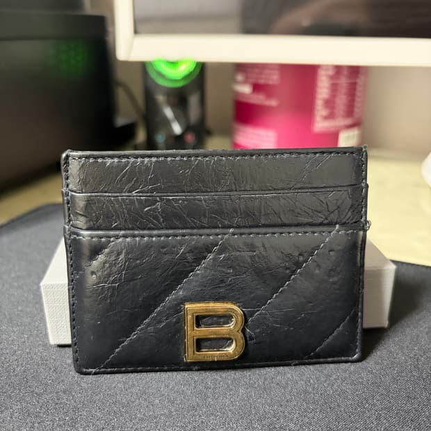 발렌시아가 크러쉬 카드 홀더 퀼티드 블랙