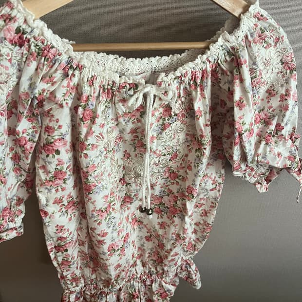 리즈리사 블라우스/오프숄더