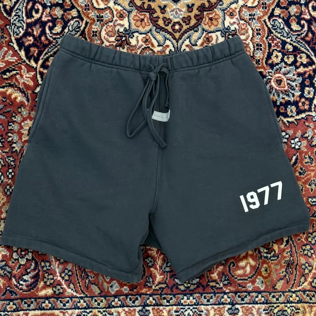 (S) 피오갓 에션셜 1977 쇼츠