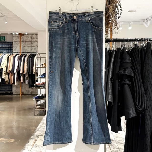 지아니 베르사체 중청 로우라이즈 부츠컷 데님 팬츠