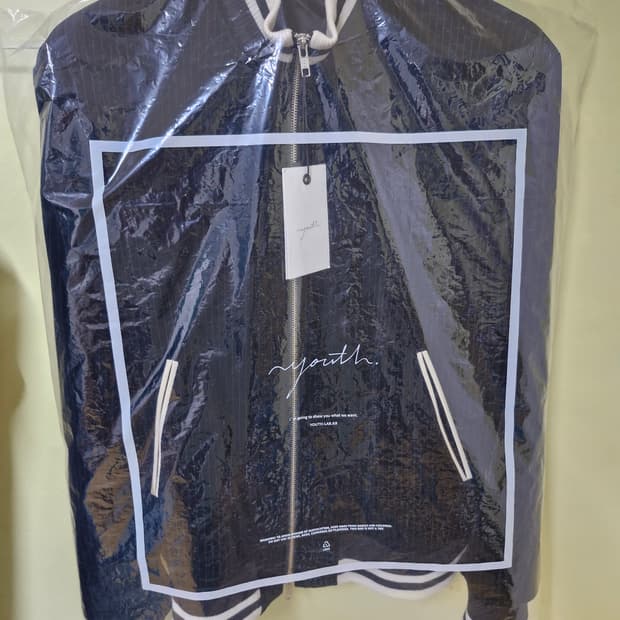 유스 트랙자켓 블랙스트라이프 새상품팝니다