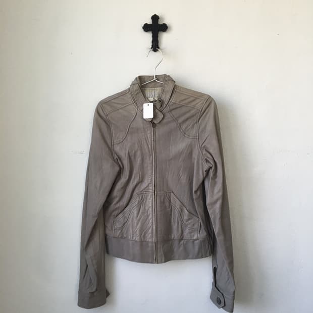 Belted light gray leather jacket