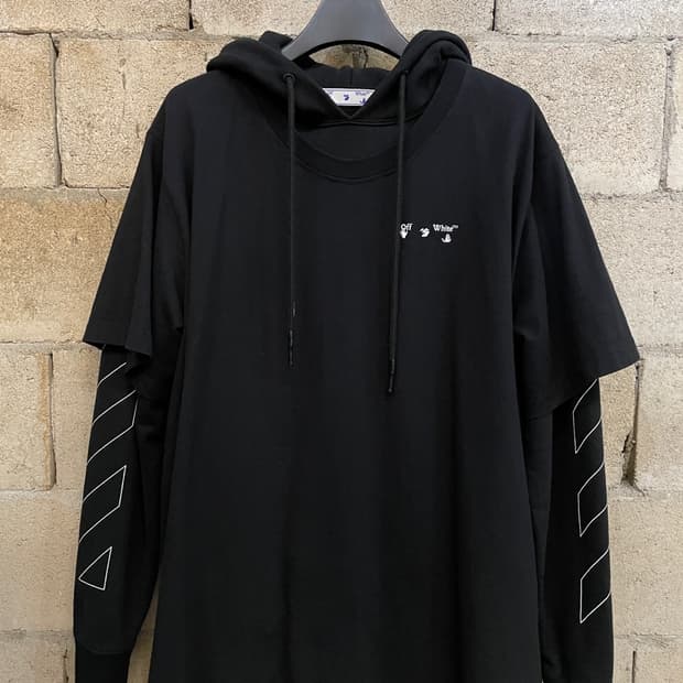 오프화이트 스트라이프 로고 레이어드 후드 티셔츠