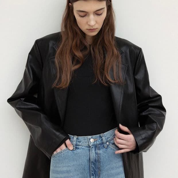 르 Faux leather over-fit blazer black