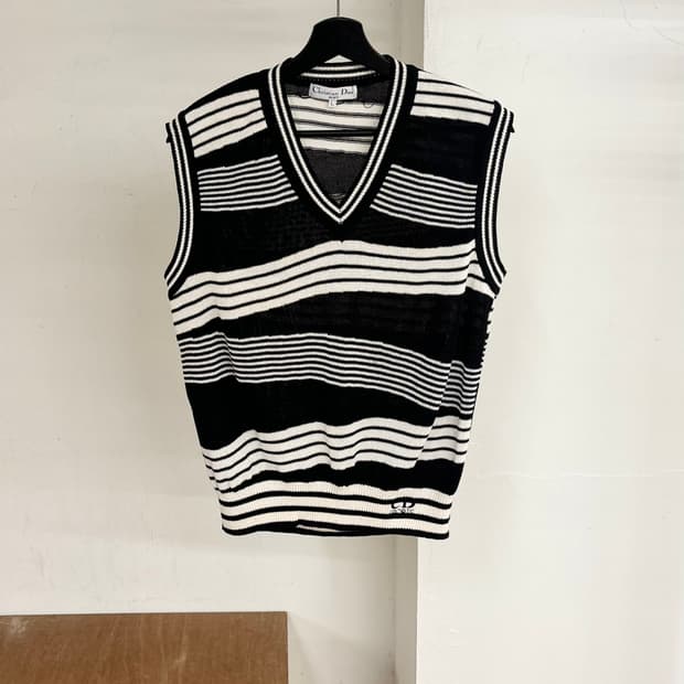 디올 스포츠 블랙 앤 화이트 스트라이프 니트 베스트