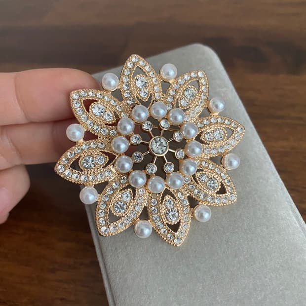 MONET 모네 플라워모티브 브로치