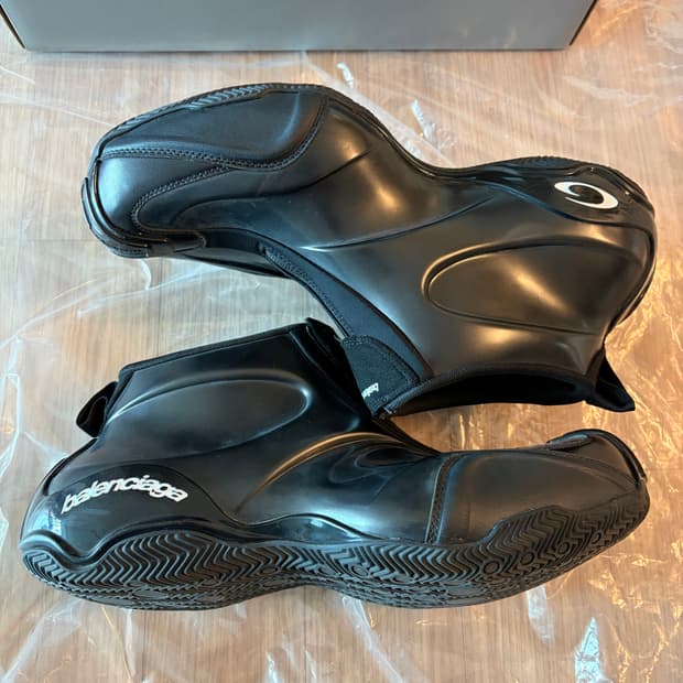 [41] 발렌시아가 바스켓볼 스니커즈 블랙