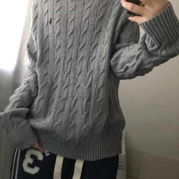 폴로 그레이 케이블 니트