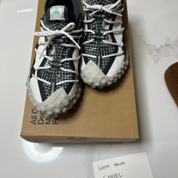 [265] 나이키 ACG 마운틴 플라이 로우 블랙 화이트