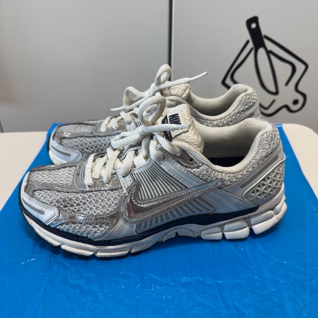나이키 줌 보메로 5 포톤 더스트 앤 메탈릭 실버