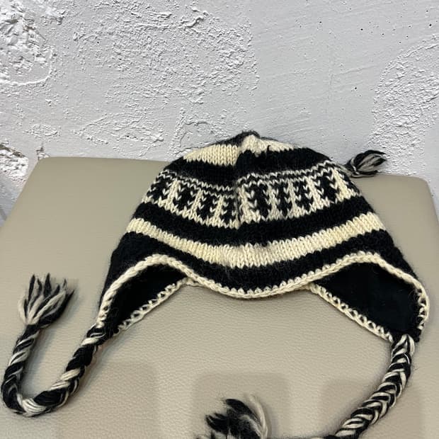 핸드메이드 울 이어플랩 모자 