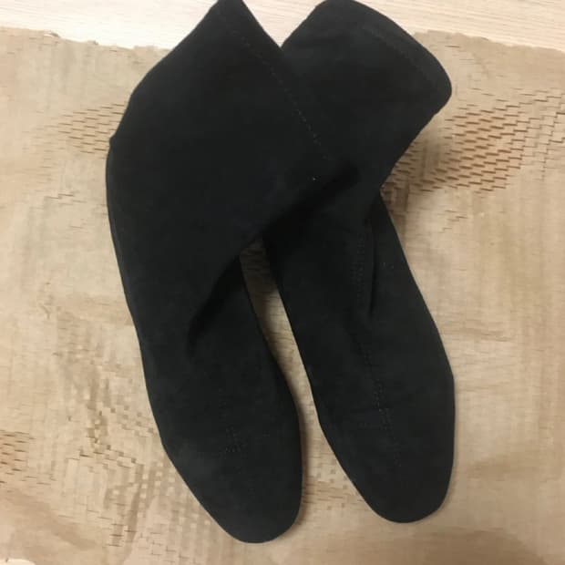 블랙 스웨이드 앵클부츠