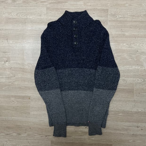 타미힐피거 배색 버튼 하이넥 니트 [그레이] S/90