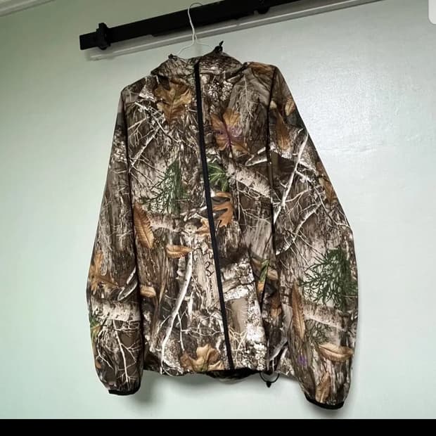 뉴에라 리얼트리 바람막이