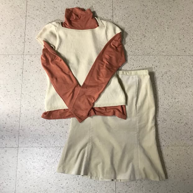 빈티지 아이보리 세트룩 ¡ 스퀘어넥 니트 목폴라 머메이드 스커트