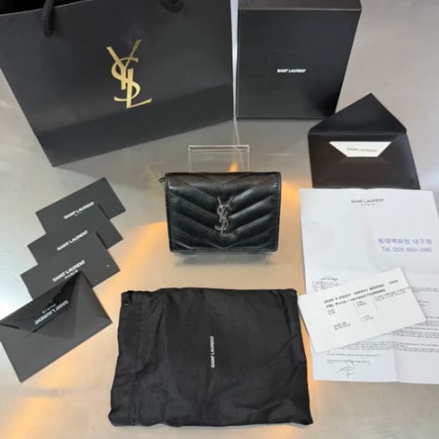 [정품] 생로랑 YSL 모노그램 마틀라쎄 스몰 반지갑 (블랙 / OS)