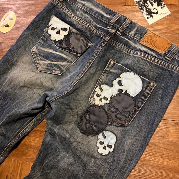 00s Skull patch washed denim