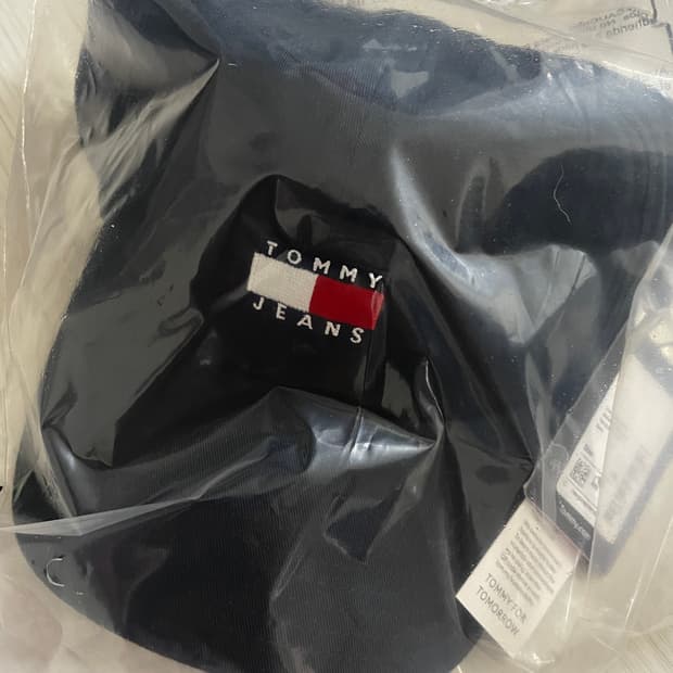 [새제품] TOMMY JEANS 볼캡