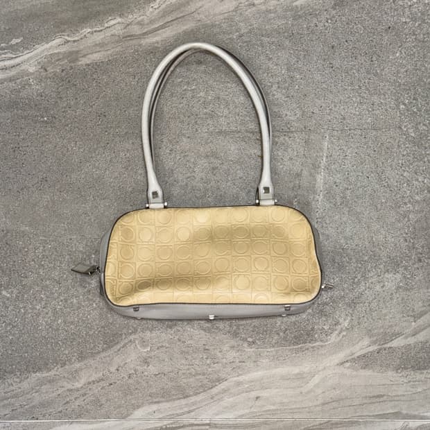 Salvatore Ferragamo ivory gancini 숄더백