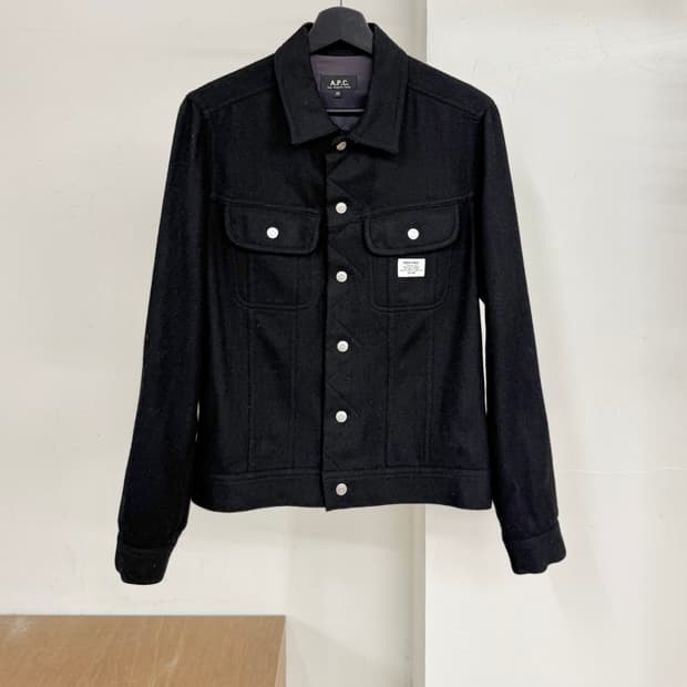 아페쎄 블랙 버튼업 굿럭 자켓