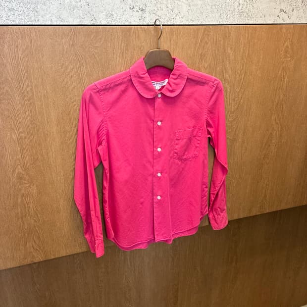 꼼데가르송 긴팔 셔츠 라운드 카라넥 버튼 포켓 디테일 핑크 k468