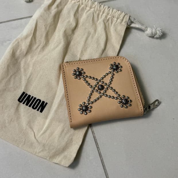 STUDDED WALLET 스터드 지갑