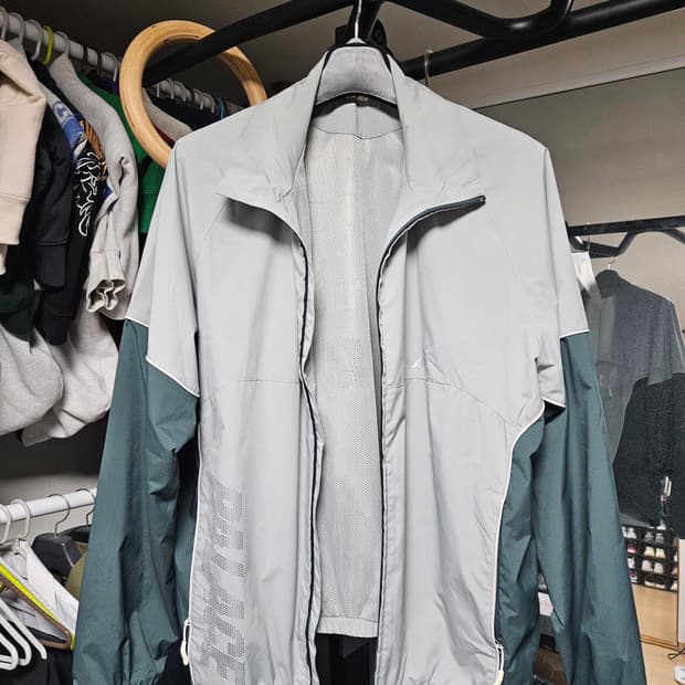 [L] 팔라스 레이저 쉘 재킷 클라우디 (24SS)