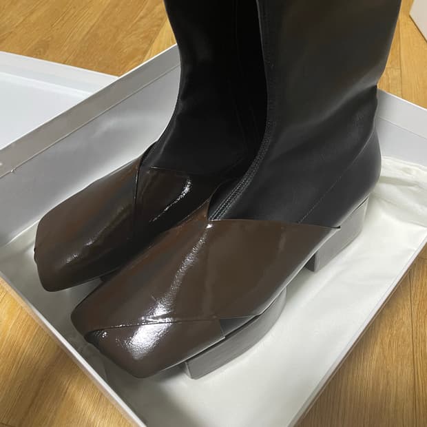 플랫아파트먼트 squared toe platform sock boots