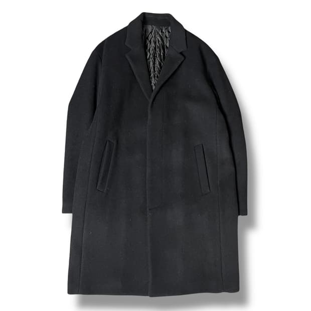 앤듀 세미오버핏 혼방 누빔 블랙 롱코트 100