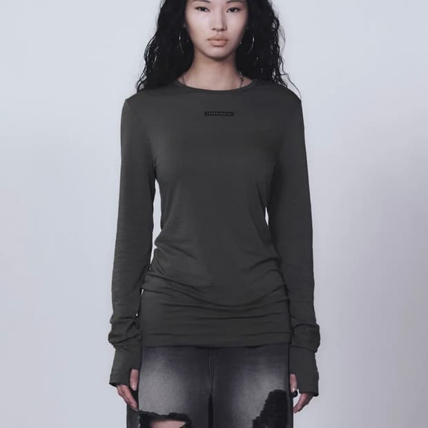 트리밍버드 베이직 라벨 핑거 홀 롱 슬리브 차콜