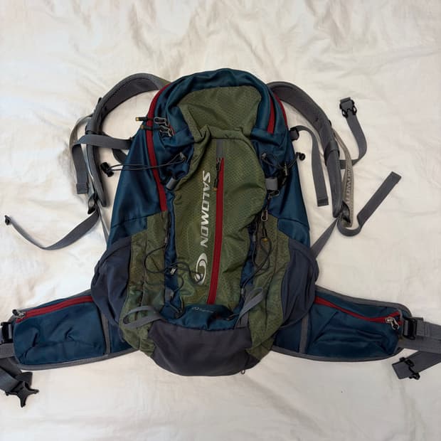 살로몬 등산가방 30L