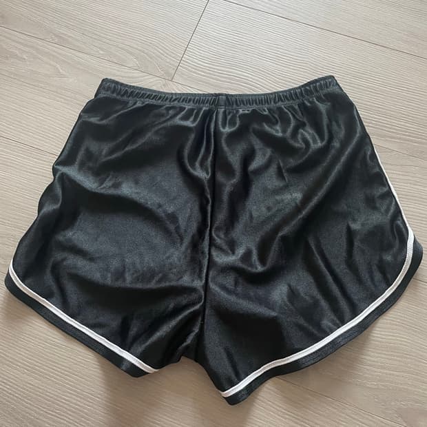 AA 돌핀바지 블랙 유광 아메리칸어페럴