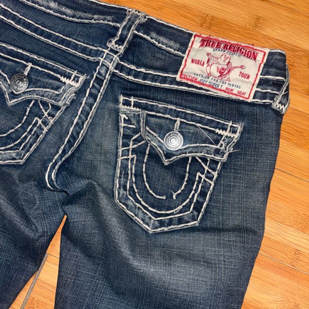 트루릴리전 Y2K 흰색스티치 부츠컷 데 님팬츠