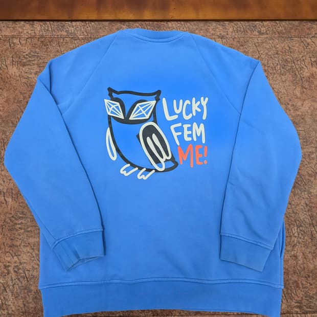 럭키슈에뜨 오버핏 맨투맨